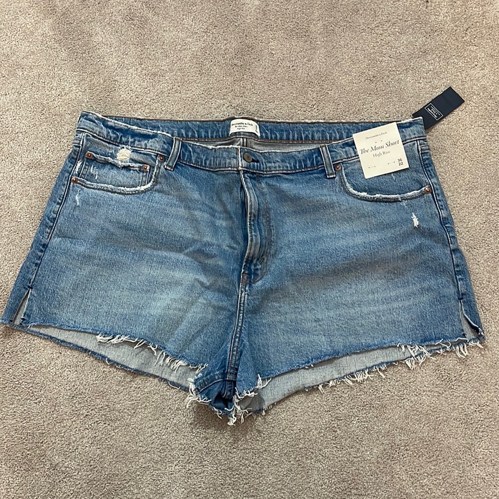 Abercrombie & Fitch The Mom Short- high rise NWT!